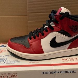 Air Jordan 1 Mid Chicago
